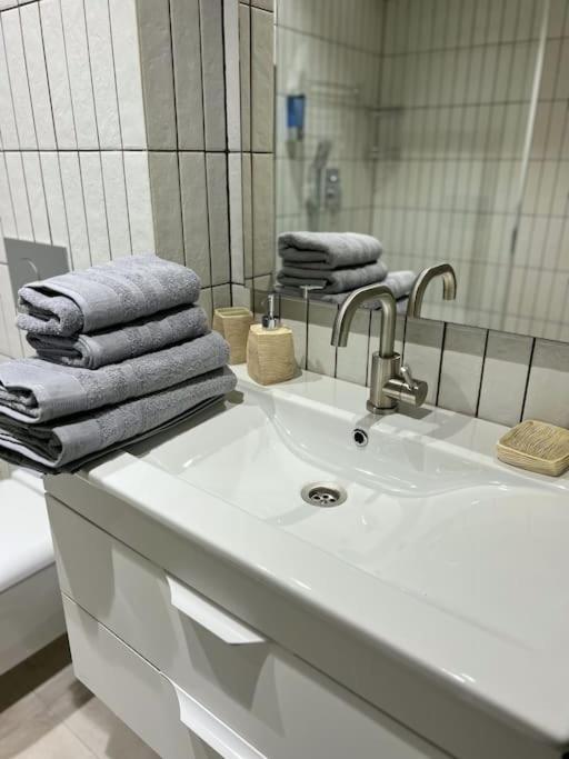 2 Bedroom On Ismail Corner Stefan Cel Mare, New Apartment, Chisinau Center! Экстерьер фото
